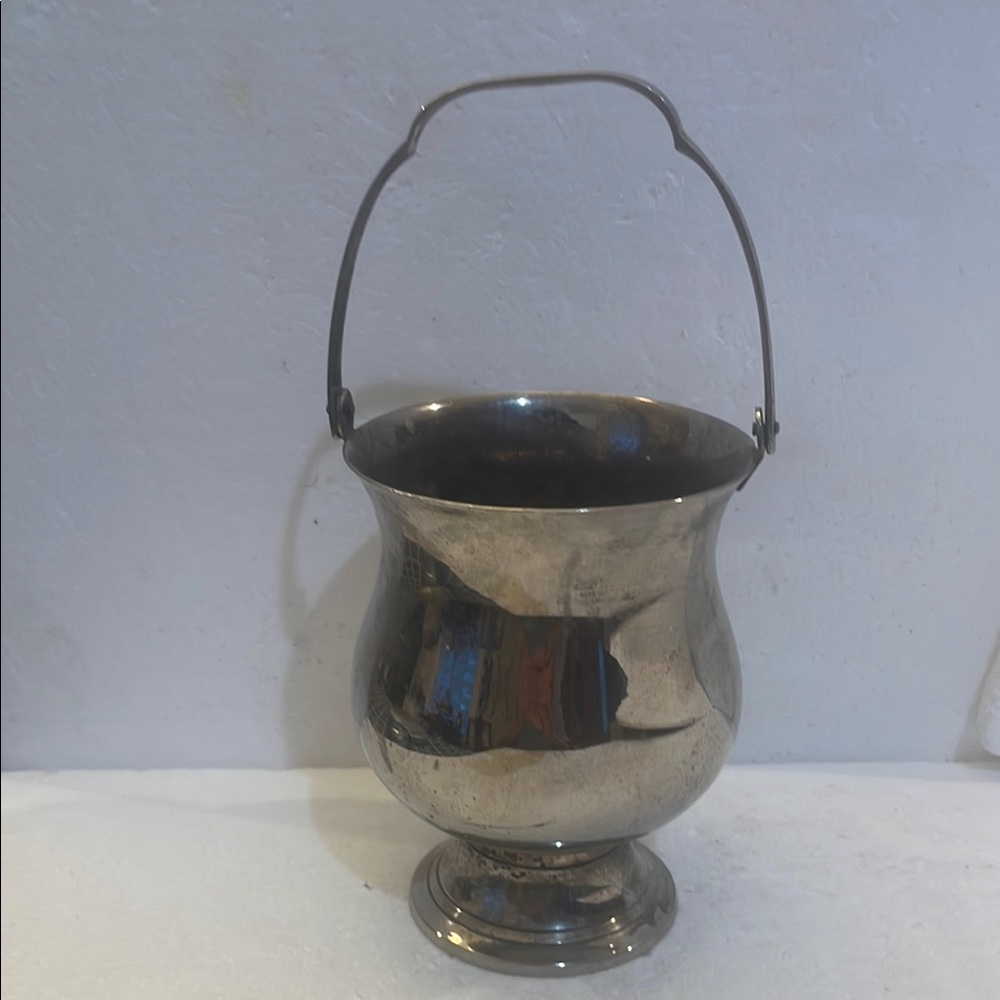 International Silver Co silverplated ice bucket swing Handle